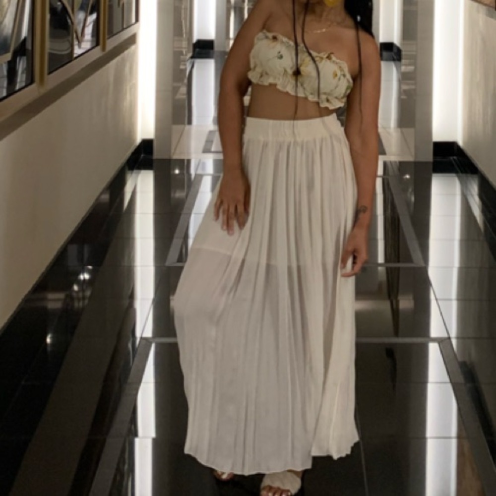 H&M Pleated Skirt - Cream - Small - Picture 2 of 4